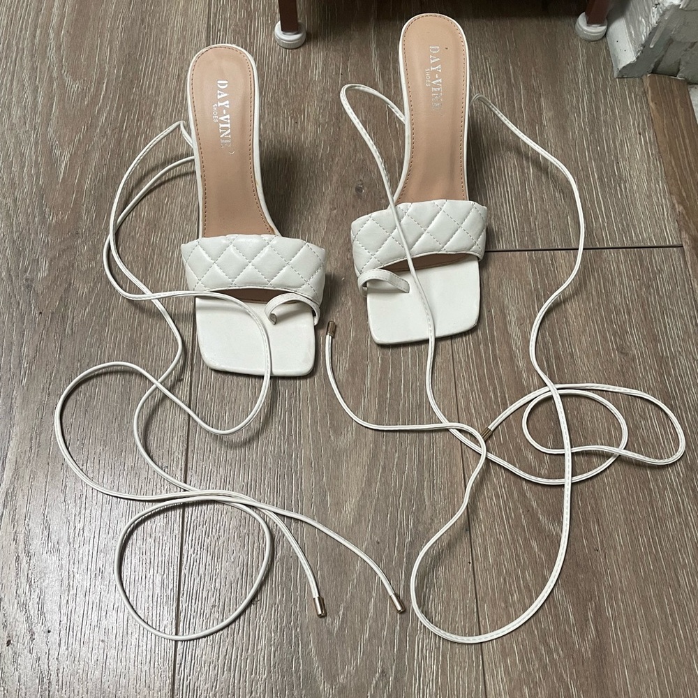 White Quilted Strapy Women's Heeled Sandals Size 7.5